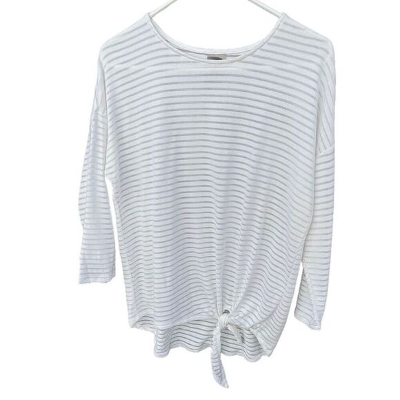 Chico’s shadow strip size Medium white tie front top - Picture 1 of 8